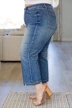 Load image into Gallery viewer, Betty High Rise Vintage Wash Wide Leg Crop Jeans
