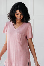 Load image into Gallery viewer, Basic V-neck in Pink
