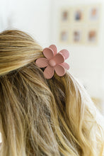 Load image into Gallery viewer, Daisy Claw in Light Pink
