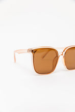 Load image into Gallery viewer, Eye On You Sunglasses in Coral Brown
