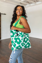 Load image into Gallery viewer, Lazy Daisy Knit Bag in Green
